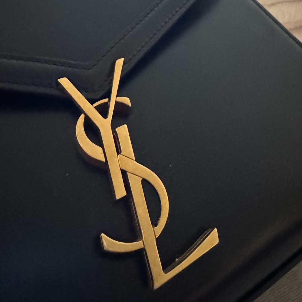 YSL YVES SAINT LAURENT CASSANDRA MEDIUM TOP HANDLE BAG in BLACK - Picture 4 of 11